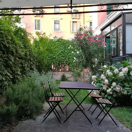 Guesthost - Accogliente A Dorsoduro Con Giardino! Apartament Wenecja